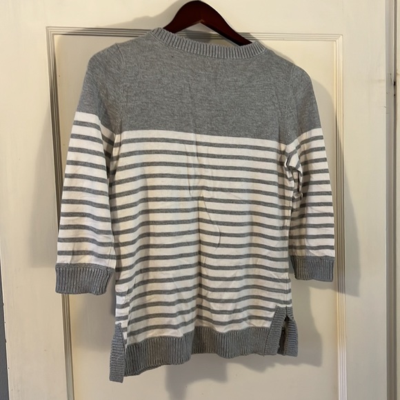Gray and white striped Old Navy sweater - Picture 6 of 6